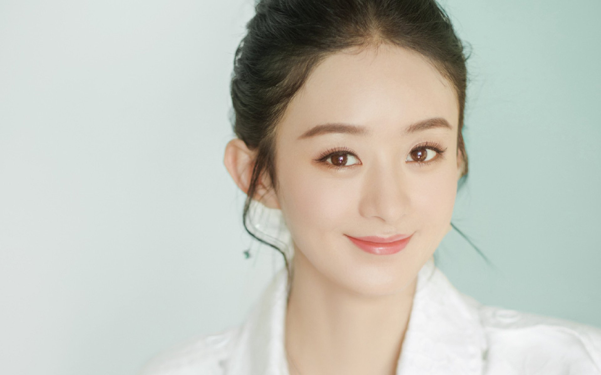 开云电竞平台-C罗赠球迷签名球引发热烈反响，c罗的签字